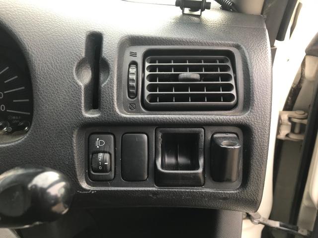 U 4WD 5速マニュアル車 2インチリフトアップ公認 15インチブロックタイヤ サブウーファー シート変更 メモリーナビ フルセグTV DVD再生(28枚目)