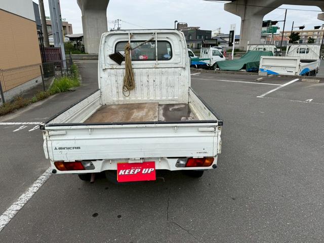 ミニキャブトラック 　５速ＭＴ　エアコン　パワステ　３方開　運転席エアバッグ　社外ＣＤ（6枚目）
