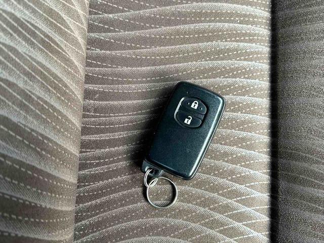 アクア Ｇ　ＥＴＣ　バックカメラ　ＴＶ　アルミホイール　スマートキー　電動格納ミラー　ＣＶＴ　衝突安全ボディ　ＡＢＳ　ＥＳＣ　エアコン　パワーステアリング（11枚目）