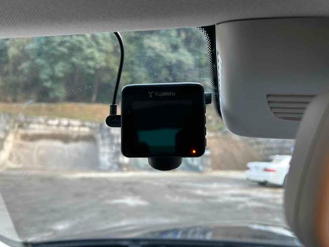 Ｃクラスステーションワゴン 　ドライブレコーダー　オートクルーズコントロール　衝突被害軽減システム　アルミホイール　パワーシート　スマートキー　アイドリングストップ　電動格納ミラー　シートヒーター　ＡＴ　盗難防止システム（9枚目）