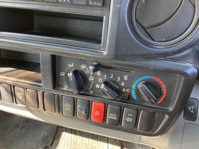 デュトロ 　ＭＴ　後輪ダブル　アイドリングストップ　電動格納ミラー　ＥＳＣ　エアコン　パワーウィンドウ　運転席エアバッグ（18枚目）