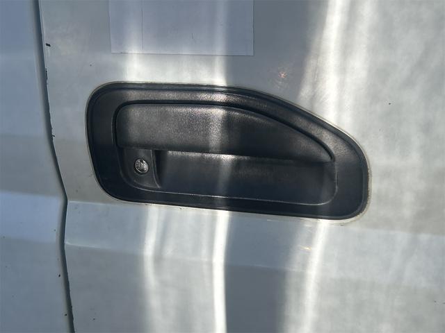 キャンター MT 後輪ダブル 電動格納ミラー ESC エアコン パワーウィンドウ 運転席エアバッグ ミュージックプレイヤー接続可(9枚目)