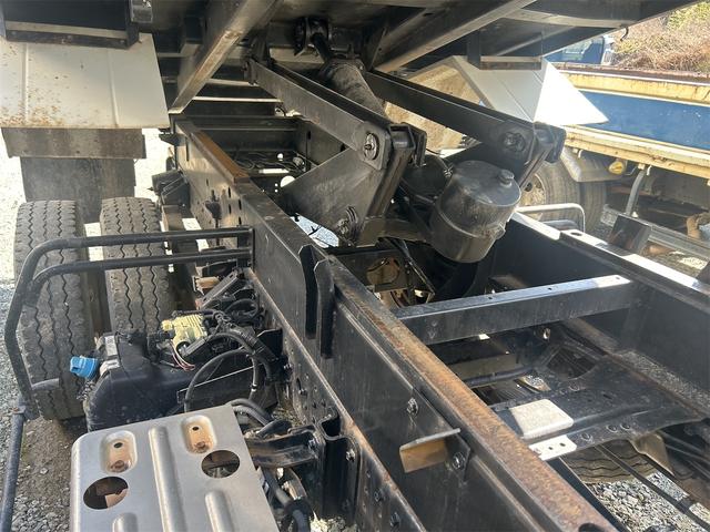 キャンター MT 後輪ダブル 電動格納ミラー ESC エアコン パワーウィンドウ 運転席エアバッグ ミュージックプレイヤー接続可(12枚目)