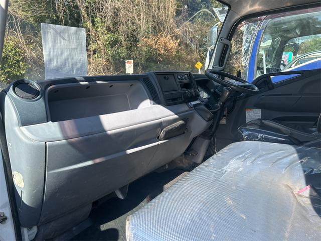 キャンター MT 後輪ダブル 電動格納ミラー ESC エアコン パワーウィンドウ 運転席エアバッグ ミュージックプレイヤー接続可(24枚目)