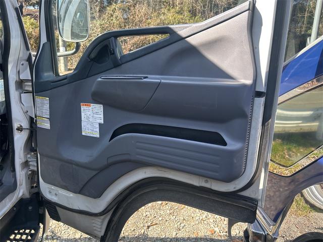 キャンター MT 後輪ダブル 電動格納ミラー ESC エアコン パワーウィンドウ 運転席エアバッグ ミュージックプレイヤー接続可(25枚目)