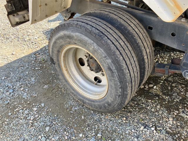 デュトロ 　ＭＴ　後輪ダブル　ＥＴＣ　電動格納ミラー　ＥＳＣ　エアコン　パワーウィンドウ　運転席エアバッグ（16枚目）