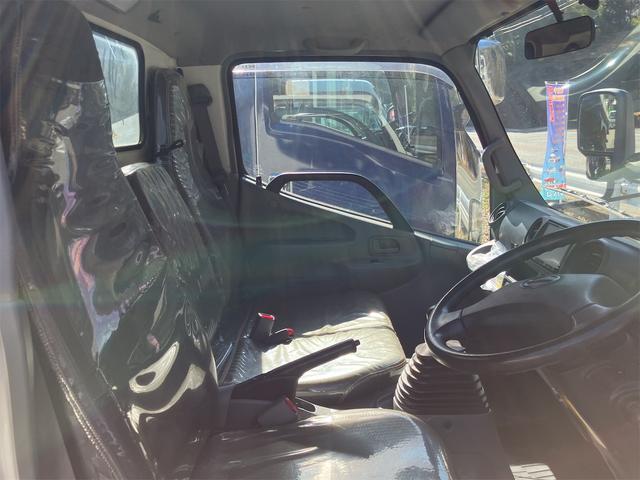 デュトロ 　ＭＴ　後輪ダブル　ＥＴＣ　電動格納ミラー　ＥＳＣ　エアコン　パワーウィンドウ　運転席エアバッグ（17枚目）