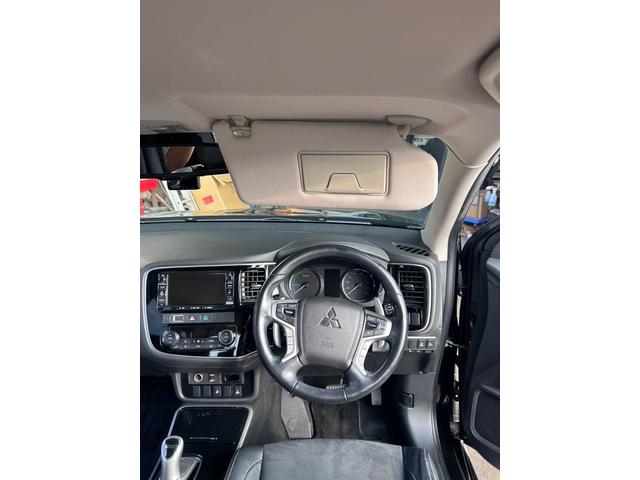 アウトランダーPHEV Gナビパッケージ 4WD ドライブレコーダー ETC オートクルーズコントロール レーンアシスト 衝突被害軽減システム LEDヘッドランプ 電動リアゲート アルミホイール スマートキー シートヒーター 100V電源(2枚目)