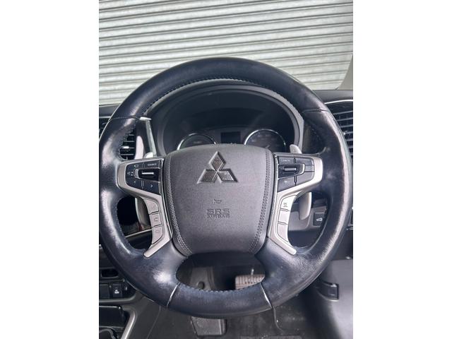 アウトランダーPHEV Gナビパッケージ 4WD ドライブレコーダー ETC オートクルーズコントロール レーンアシスト 衝突被害軽減システム LEDヘッドランプ 電動リアゲート アルミホイール スマートキー シートヒーター 100V電源(3枚目)