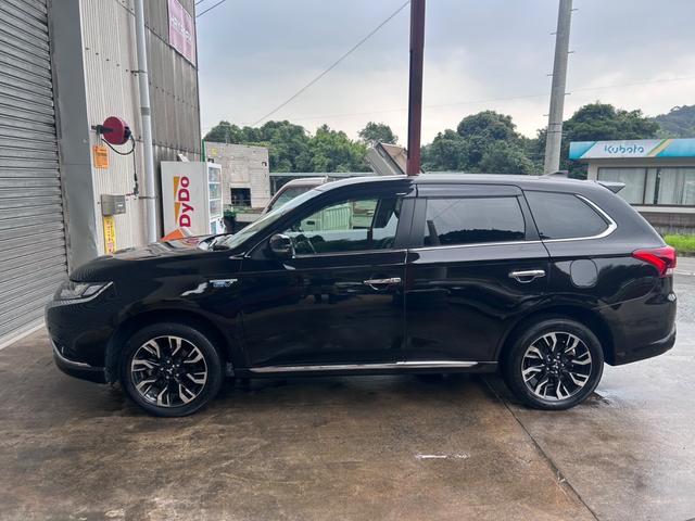 アウトランダーPHEV Gナビパッケージ 4WD ドライブレコーダー ETC オートクルーズコントロール レーンアシスト 衝突被害軽減システム LEDヘッドランプ 電動リアゲート アルミホイール スマートキー シートヒーター 100V電源(16枚目)
