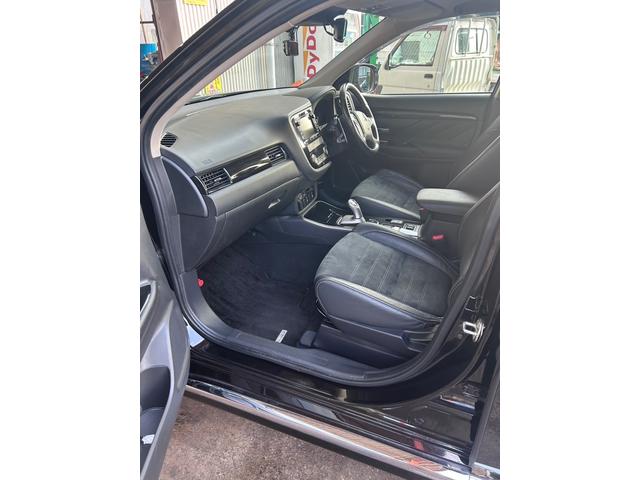 アウトランダーPHEV Gナビパッケージ 4WD ドライブレコーダー ETC オートクルーズコントロール レーンアシスト 衝突被害軽減システム LEDヘッドランプ 電動リアゲート アルミホイール スマートキー シートヒーター 100V電源(21枚目)