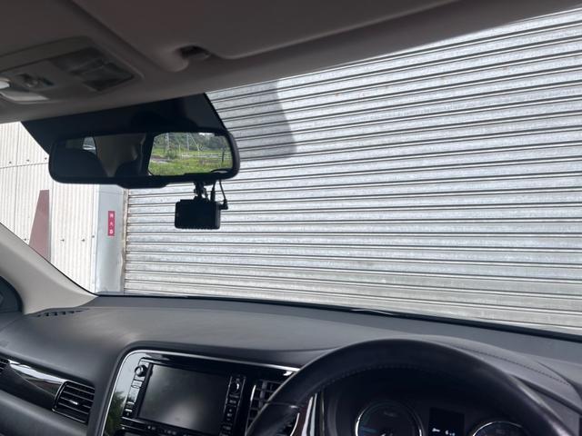 アウトランダーPHEV Gナビパッケージ 4WD ドライブレコーダー ETC オートクルーズコントロール レーンアシスト 衝突被害軽減システム LEDヘッドランプ 電動リアゲート アルミホイール スマートキー シートヒーター 100V電源(24枚目)