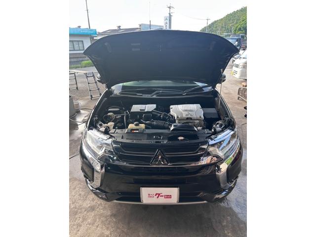 アウトランダーPHEV Gナビパッケージ 4WD ドライブレコーダー ETC オートクルーズコントロール レーンアシスト 衝突被害軽減システム LEDヘッドランプ 電動リアゲート アルミホイール スマートキー シートヒーター 100V電源(25枚目)