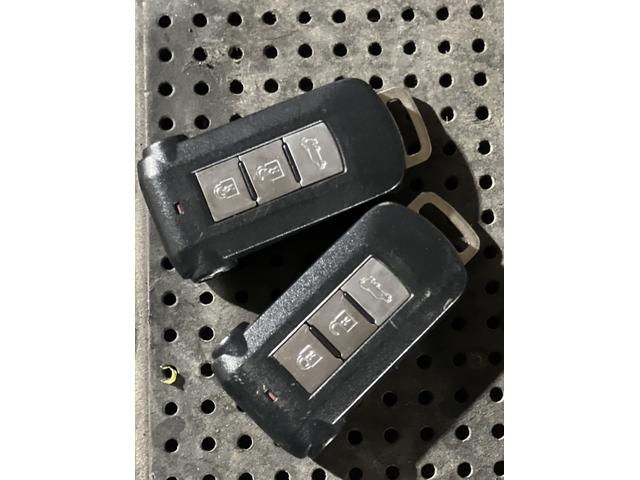 アウトランダーPHEV Gナビパッケージ 4WD ドライブレコーダー ETC オートクルーズコントロール レーンアシスト 衝突被害軽減システム LEDヘッドランプ 電動リアゲート アルミホイール スマートキー シートヒーター 100V電源(27枚目)