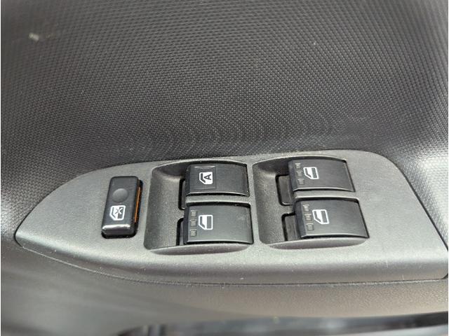 エッセ ＶＳ　メモリアルエディション　電動格納ミラー　ＡＴ　盗難防止システム　ＣＤ　衝突安全ボディ　エアコン　パワーステアリング　パワーウィンドウ（8枚目）