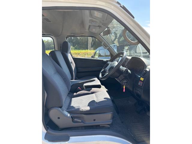 キャラバンバス 　１０人乗り　車いす移動車　自動ステップ　ウェルキャブ　福祉車輌　オーテック　バックカメラ　ナビ（6枚目）