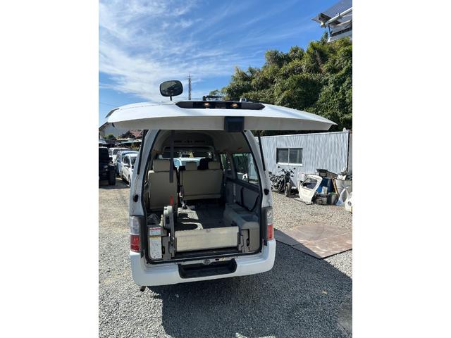 キャラバンバス 　１０人乗り　車いす移動車　自動ステップ　ウェルキャブ　福祉車輌　オーテック　バックカメラ　ナビ（10枚目）