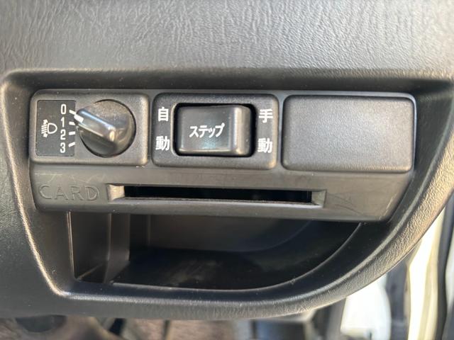 キャラバンバス 　１０人乗り　車いす移動車　自動ステップ　ウェルキャブ　福祉車輌　オーテック　バックカメラ　ナビ（11枚目）