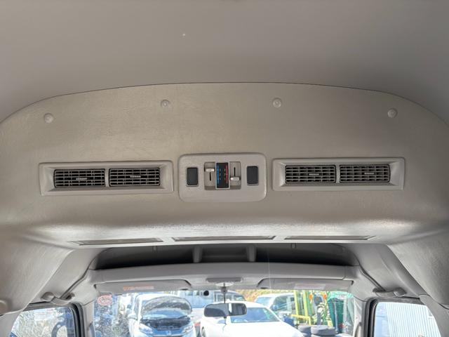 キャラバンバス 　１０人乗り　車いす移動車　自動ステップ　ウェルキャブ　福祉車輌　オーテック　バックカメラ　ナビ（13枚目）