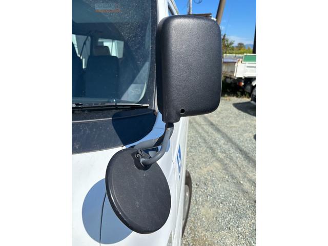 キャラバンバス 　１０人乗り　車いす移動車　自動ステップ　ウェルキャブ　福祉車輌　オーテック　バックカメラ　ナビ（15枚目）