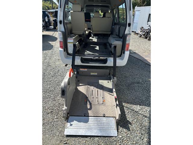 キャラバンバス 　１０人乗り　車いす移動車　自動ステップ　ウェルキャブ　福祉車輌　オーテック　バックカメラ　ナビ（22枚目）