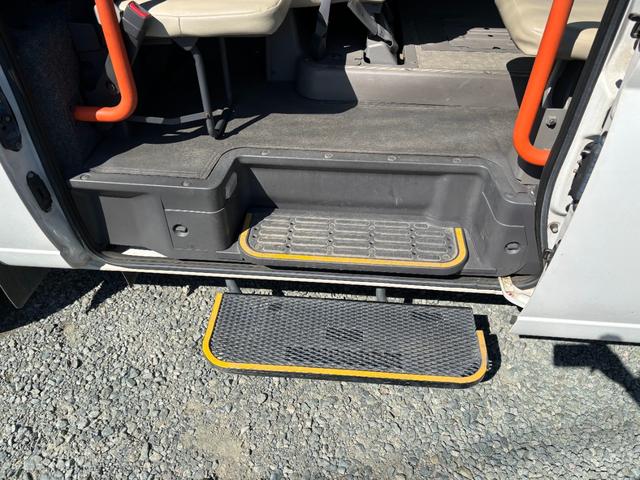 キャラバンバス 　１０人乗り　車いす移動車　自動ステップ　ウェルキャブ　福祉車輌　オーテック　バックカメラ　ナビ（23枚目）