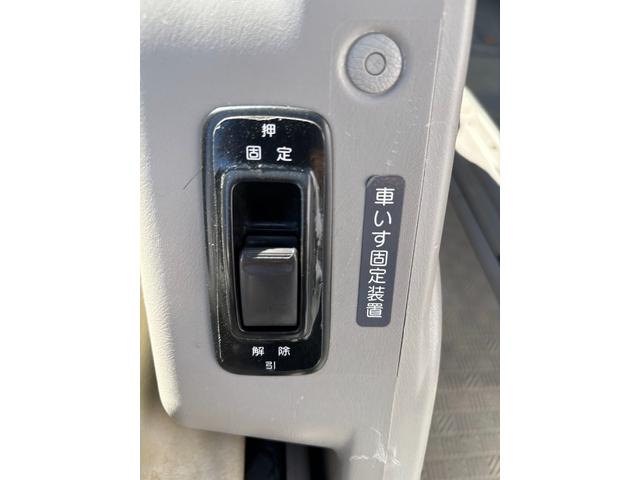 キャラバンバス 　１０人乗り　車いす移動車　自動ステップ　ウェルキャブ　福祉車輌　オーテック　バックカメラ　ナビ（28枚目）