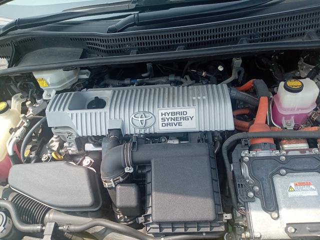 プリウス Ｓツーリングセレクション　ＥＴＣ　ナビ　アルミホイール　オートライト　ＬＥＤヘッドランプ　ヘッドライトウォッシャー　ＣＶＴ　スマートキー　電動格納ミラー　盗難防止システム　衝突安全ボディ　ＡＢＳ　ＥＳＣ　エアコン（27枚目）