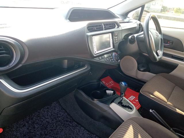 アクア Ｇ　バックカメラ　ナビ　ＴＶ　アルミホイール　オートライト　スマートキー　電動格納ミラー　ＣＶＴ　衝突安全ボディ　ＡＢＳ　ＥＳＣ　Ｂｌｕｅｔｏｏｔｈ　エアコン　パワーステアリング　パワーウィンドウ（11枚目）