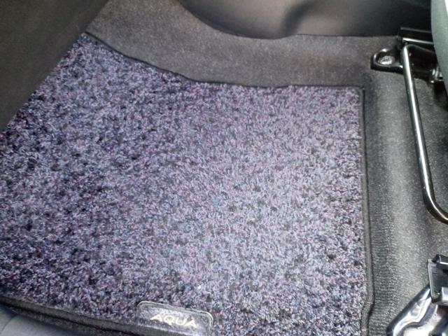 アクア Ｇ　バックカメラ　ナビ　ＴＶ　アルミホイール　オートライト　スマートキー　電動格納ミラー　ＣＶＴ　衝突安全ボディ　ＡＢＳ　ＥＳＣ　Ｂｌｕｅｔｏｏｔｈ　エアコン　パワーステアリング　パワーウィンドウ（45枚目）