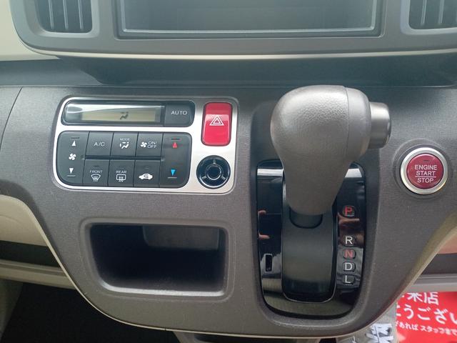 必ず使用するシフトレバー。確りと確認したいですね。