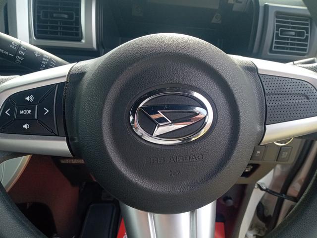 【ハンドルボタン】目線を大きくそらすことなくボタンの操作を行うことができるので、安全にも配慮できますね。