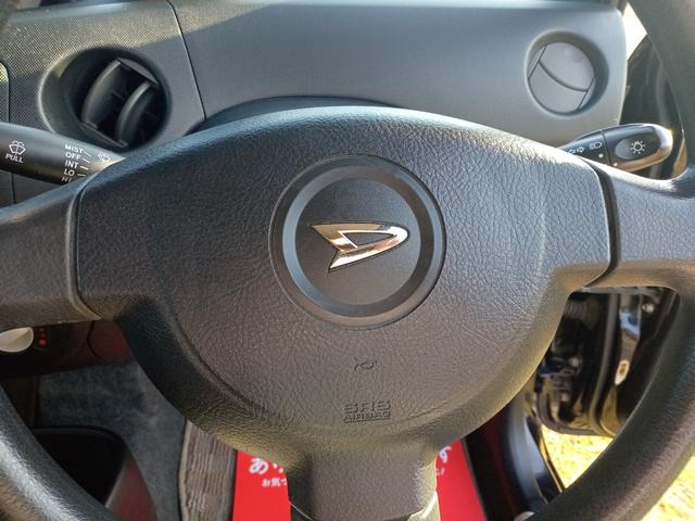 エッセ カスタム　キーレスエントリー　電動格納ミラー　ＡＴ　盗難防止システム　ＣＤ　アルミホイール　衝突安全ボディ　エアコン　パワーステアリング　パワーウィンドウ（3枚目）