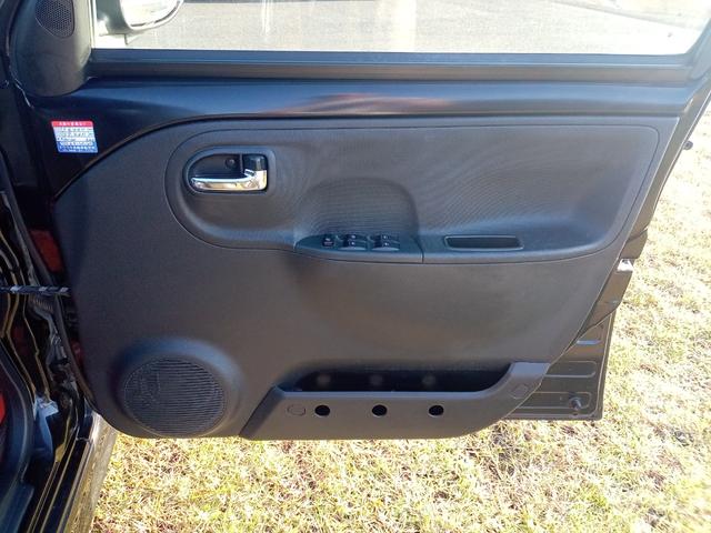 エッセ カスタム　キーレスエントリー　電動格納ミラー　ＡＴ　盗難防止システム　ＣＤ　アルミホイール　衝突安全ボディ　エアコン　パワーステアリング　パワーウィンドウ（7枚目）