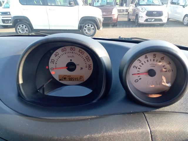 エッセ カスタム　キーレスエントリー　電動格納ミラー　ＡＴ　盗難防止システム　ＣＤ　アルミホイール　衝突安全ボディ　エアコン　パワーステアリング　パワーウィンドウ（9枚目）