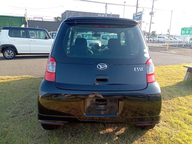 エッセ カスタム　キーレスエントリー　電動格納ミラー　ＡＴ　盗難防止システム　ＣＤ　アルミホイール　衝突安全ボディ　エアコン　パワーステアリング　パワーウィンドウ（16枚目）
