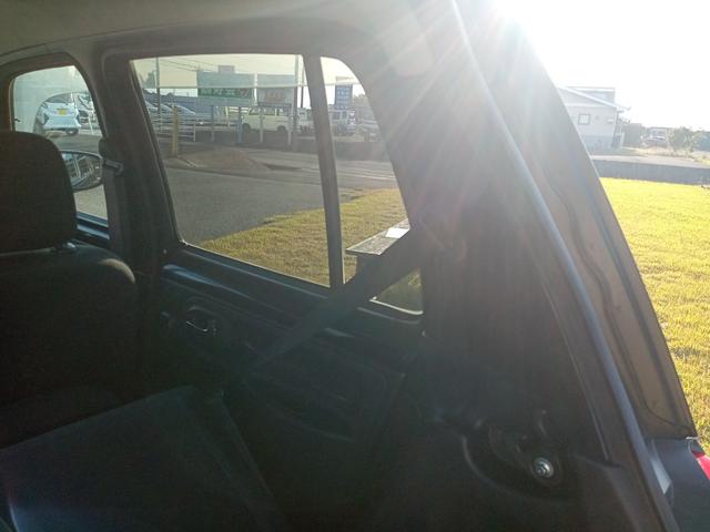 エッセ カスタム　キーレスエントリー　電動格納ミラー　ＡＴ　盗難防止システム　ＣＤ　アルミホイール　衝突安全ボディ　エアコン　パワーステアリング　パワーウィンドウ（33枚目）