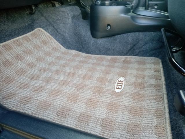 エッセ カスタム　キーレスエントリー　電動格納ミラー　ＡＴ　盗難防止システム　ＣＤ　アルミホイール　衝突安全ボディ　エアコン　パワーステアリング　パワーウィンドウ（49枚目）