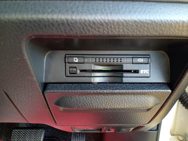 ヴォクシー ＺＳ　ＥＴＣ　ナビ　ＴＶ　クリアランスソナー　両側電動スライドドア　ＬＥＤヘッドランプ　スマートキー　アイドリングストップ　電動格納ミラー　後席モニター　３列シート　ＣＶＴ　アルミホイール　ＣＤ　ＤＶＤ再生（9枚目）