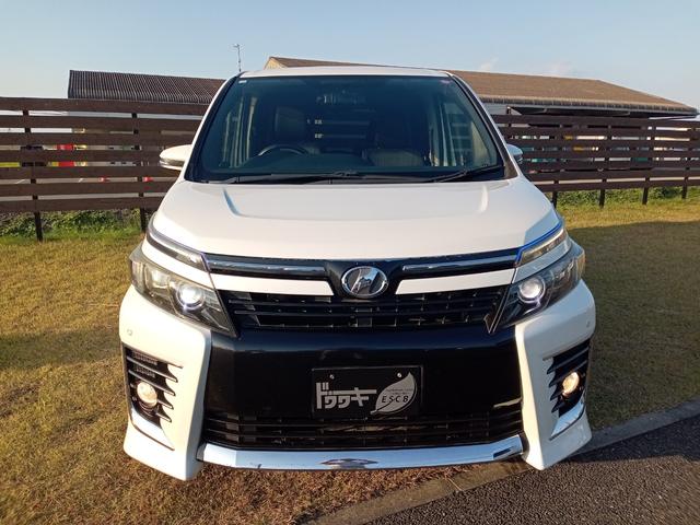 ヴォクシー ＺＳ　ＥＴＣ　ナビ　ＴＶ　クリアランスソナー　両側電動スライドドア　ＬＥＤヘッドランプ　スマートキー　アイドリングストップ　電動格納ミラー　後席モニター　３列シート　ＣＶＴ　アルミホイール　ＣＤ　ＤＶＤ再生（12枚目）