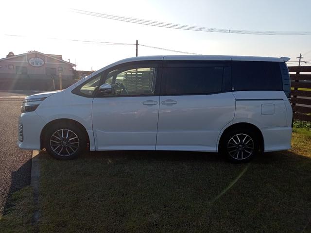 ヴォクシー ＺＳ　ＥＴＣ　ナビ　ＴＶ　クリアランスソナー　両側電動スライドドア　ＬＥＤヘッドランプ　スマートキー　アイドリングストップ　電動格納ミラー　後席モニター　３列シート　ＣＶＴ　アルミホイール　ＣＤ　ＤＶＤ再生（18枚目）