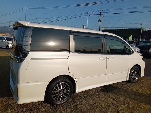 ヴォクシー ＺＳ　ＥＴＣ　ナビ　ＴＶ　クリアランスソナー　両側電動スライドドア　ＬＥＤヘッドランプ　スマートキー　アイドリングストップ　電動格納ミラー　後席モニター　３列シート　ＣＶＴ　アルミホイール　ＣＤ　ＤＶＤ再生（25枚目）