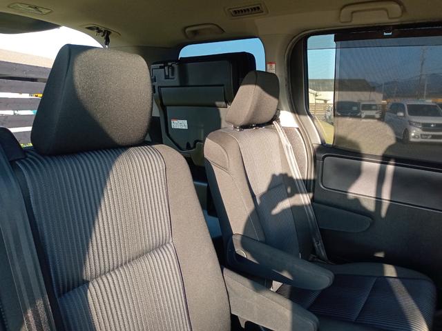 ヴォクシー ＺＳ　ＥＴＣ　ナビ　ＴＶ　クリアランスソナー　両側電動スライドドア　ＬＥＤヘッドランプ　スマートキー　アイドリングストップ　電動格納ミラー　後席モニター　３列シート　ＣＶＴ　アルミホイール　ＣＤ　ＤＶＤ再生（36枚目）