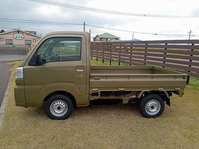 ハイゼットトラック スタンダード　農用スペシャル　４ＷＤ　軽トラック　ＭＴ　衝突被害軽減システム　クリアランスソナー　アイドリングストップ　ＥＳＣ　エアコン　パワーステアリング（4枚目）
