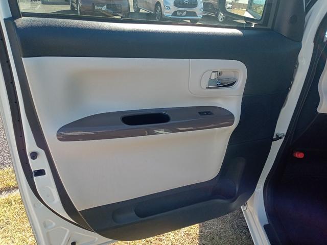 ムーヴキャンバス Ｘメイクアップ　ＳＡＩＩＩ　ＥＴＣ　バックカメラ　両側スライドドア　ナビ　ＴＶ　クリアランスソナー　衝突被害軽減システム　オートマチックハイビーム　スマートキー　アイドリングストップ　ベンチシート　ＣＶＴ　盗難防止システム（37枚目）