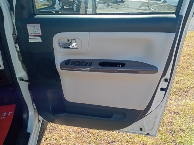 ムーヴキャンバス Ｘメイクアップ　ＳＡＩＩＩ　ＥＴＣ　バックカメラ　両側スライドドア　ナビ　ＴＶ　クリアランスソナー　衝突被害軽減システム　オートマチックハイビーム　スマートキー　アイドリングストップ　ベンチシート　ＣＶＴ　盗難防止システム（42枚目）