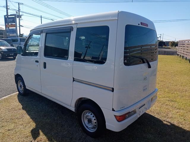 ハイゼットカーゴ 　ＭＴ　両側スライドドア　アイドリングストップ　エアコン　パワーウィンドウ（5枚目）