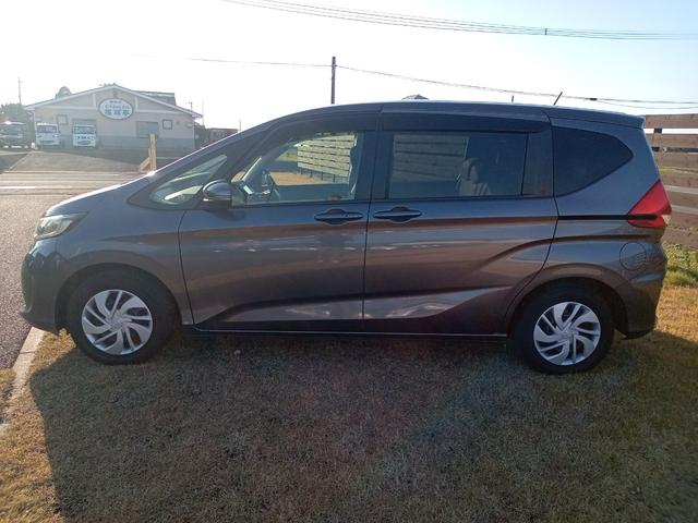 フリード G・ホンダセンシング ETC バックカメラ ナビ オートクルーズコントロール レーンアシスト 衝突被害軽減システム 両側電動スライドドア スマートキー アイドリングストップ 3列シート CVT CD USB(14枚目)