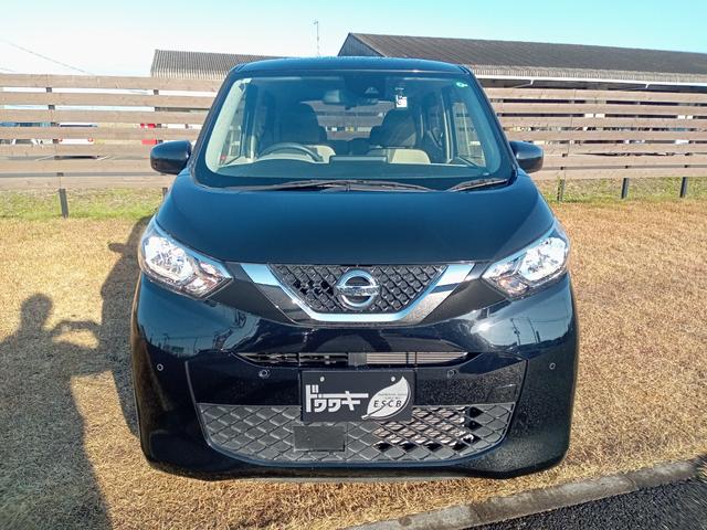 デイズ Ｘ　ドライブレコーダー　バックカメラ　ナビ　ＴＶ　クリアランスソナー　衝突被害軽減システム　オートライト　スマートキー　アイドリングストップ　ベンチシート　ＣＶＴ　盗難防止システム　ＡＢＳ　ＥＳＣ　ＣＤ（13枚目）