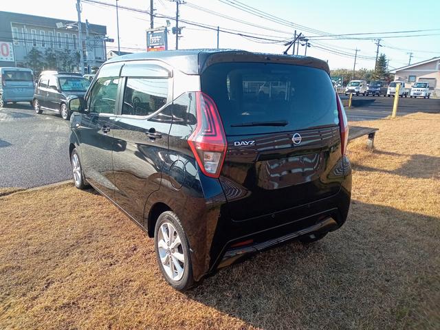 デイズ Ｘ　ドライブレコーダー　バックカメラ　ナビ　ＴＶ　クリアランスソナー　衝突被害軽減システム　オートライト　スマートキー　アイドリングストップ　ベンチシート　ＣＶＴ　盗難防止システム　ＡＢＳ　ＥＳＣ　ＣＤ（15枚目）